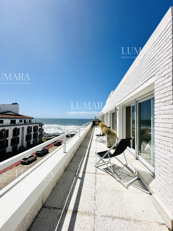 Apartamento ID.556 - Alquiler y venta de apartamento con vista al Mar en Península de 3 dormitorios más dependencia