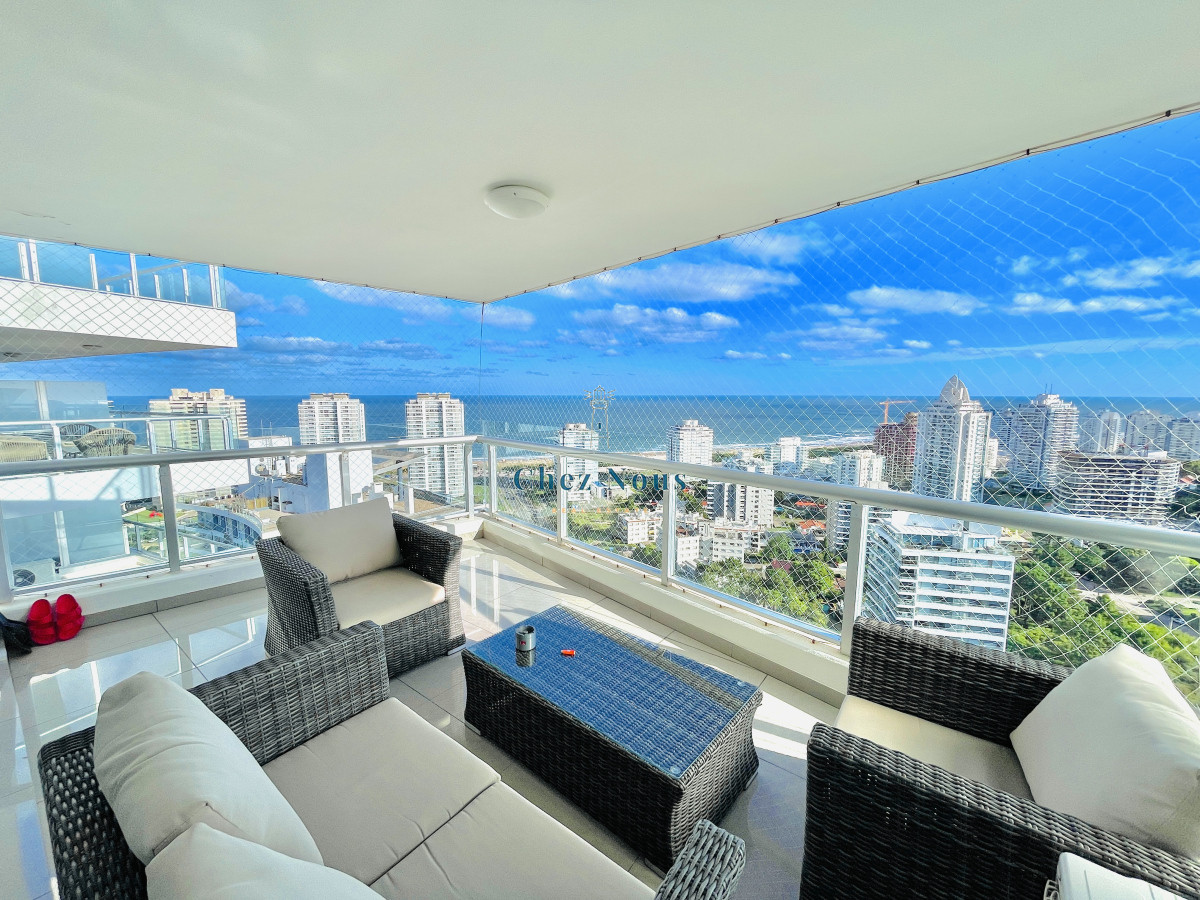 Apartamento ID.555 -  Exclusivo Penthouse de 3 Dormitorios con Vistas panorámicas a Playa Brava, en Venta