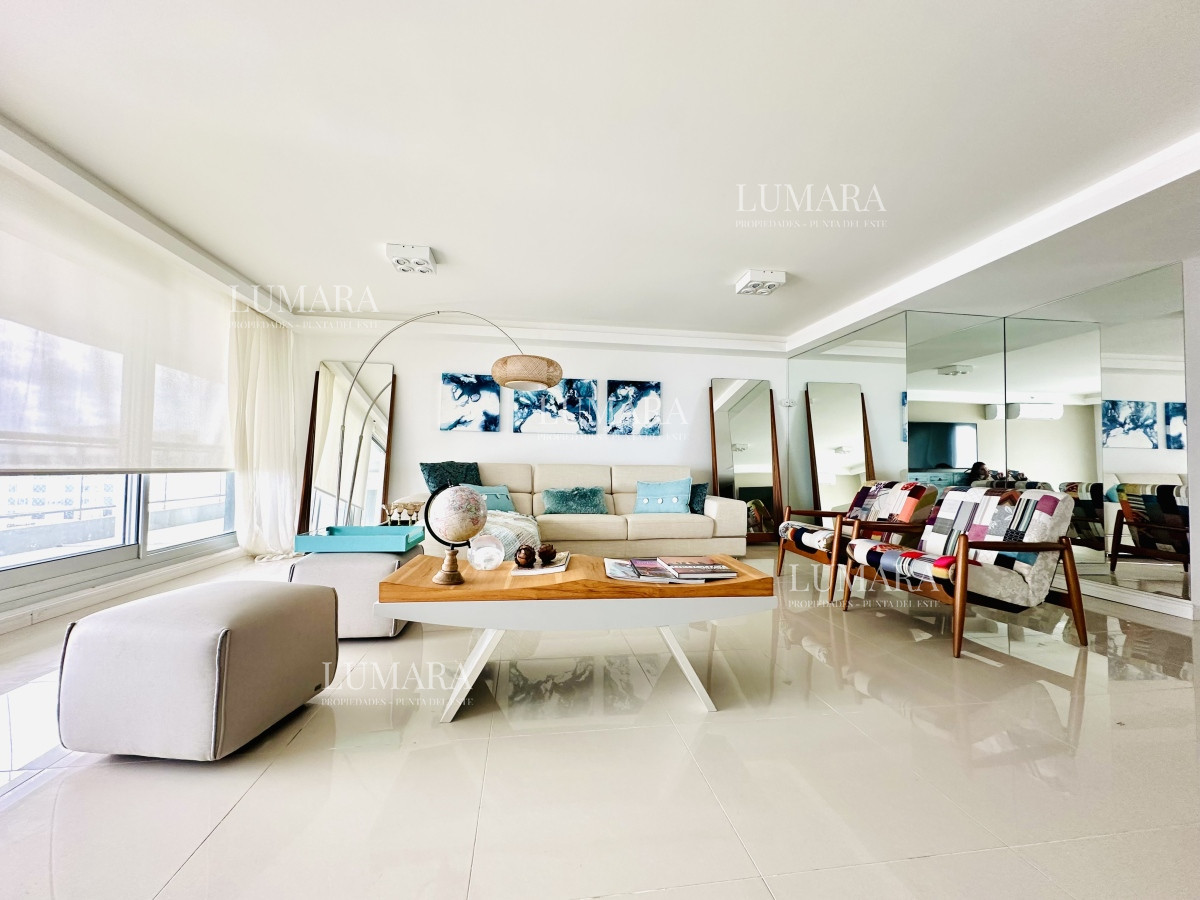 Apartamento ID.2687 - Venta de amplio penthouse con cuatro dormitorios más dependencia de servicio en torre premiun de Playa Brava, Punta del Este