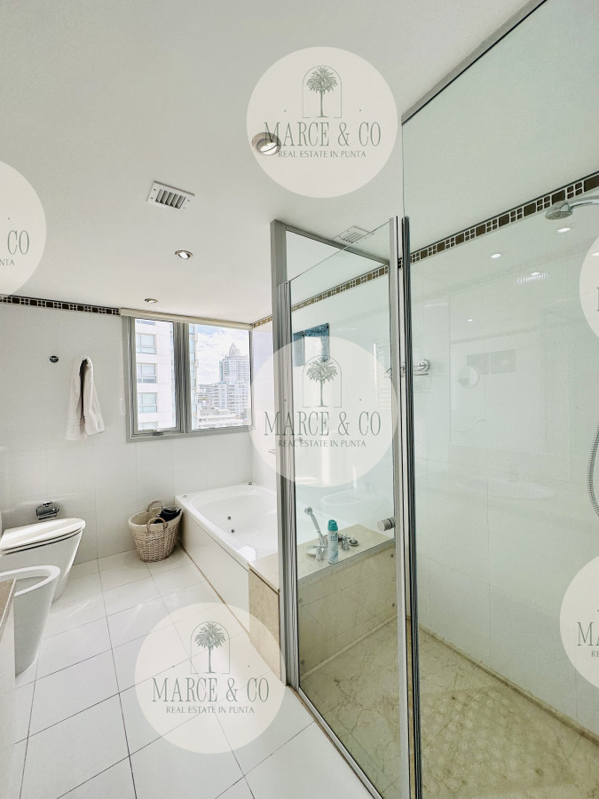 Apartamento ID.2198 - Oportunidad en Venta! Apartamento sobre playa Brava de 3 Dormitorios más Dependencia, Torre Le Parc