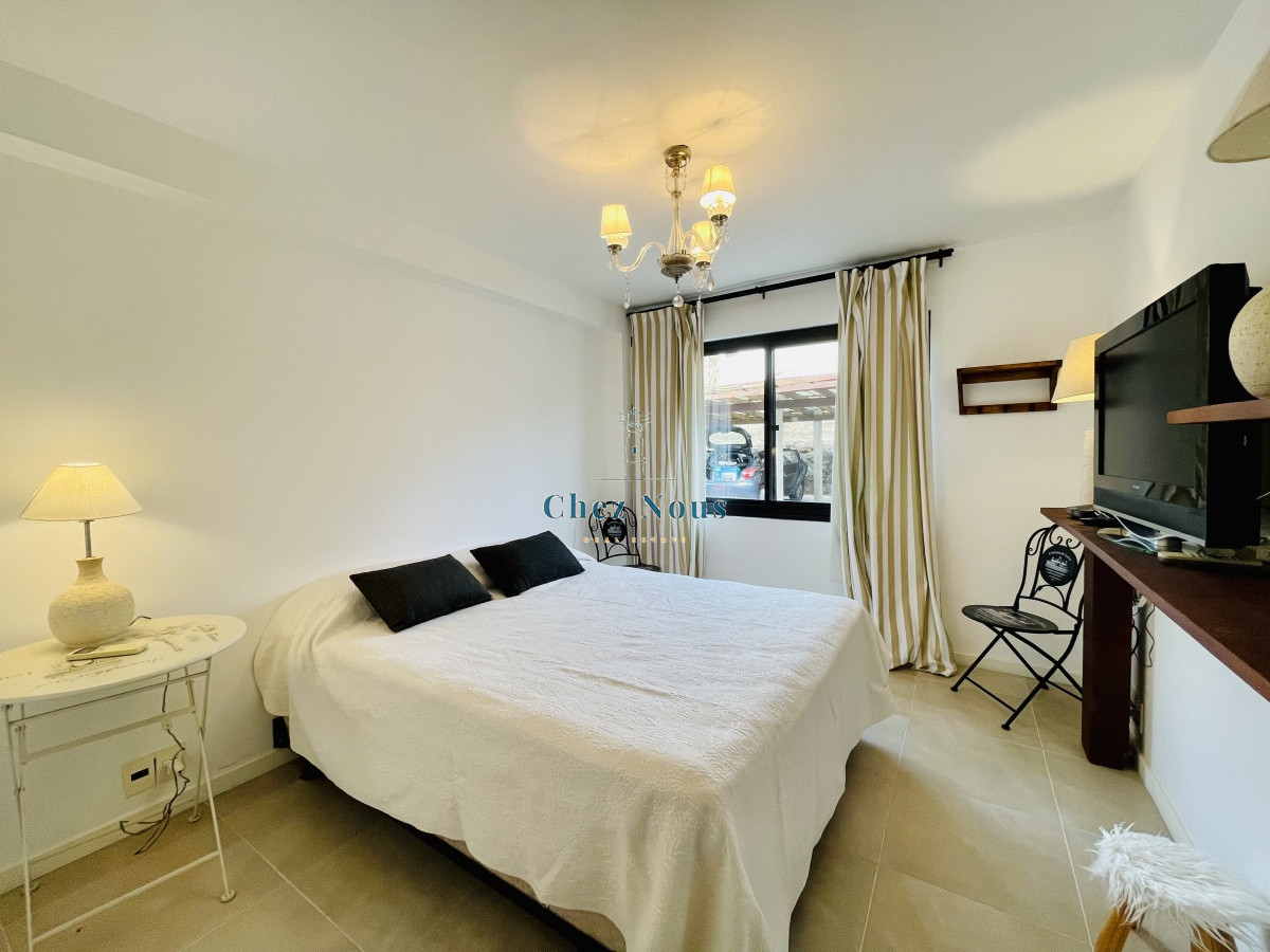 Apartamento ID.1104 - Venta y alquiler de apartamento de dos dormitorios con parrillero de uso exclusivo en Punta Ballena