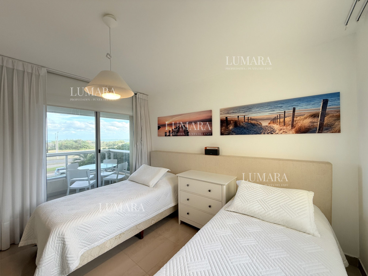 Apartamento ID.3189 - Venta de apartamento de 3 dormitorios sobre primera fila de Playa Brava, Punta del Este