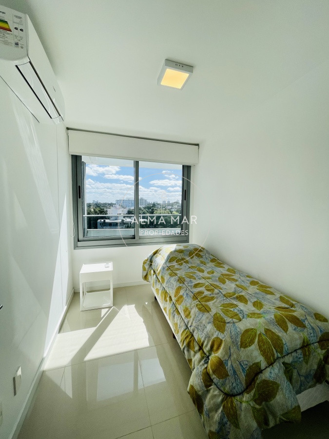 Apartamento ID.584 - Apartamento de 2 Dormitorios en Venta a metros de playa Brava, Punta del Este