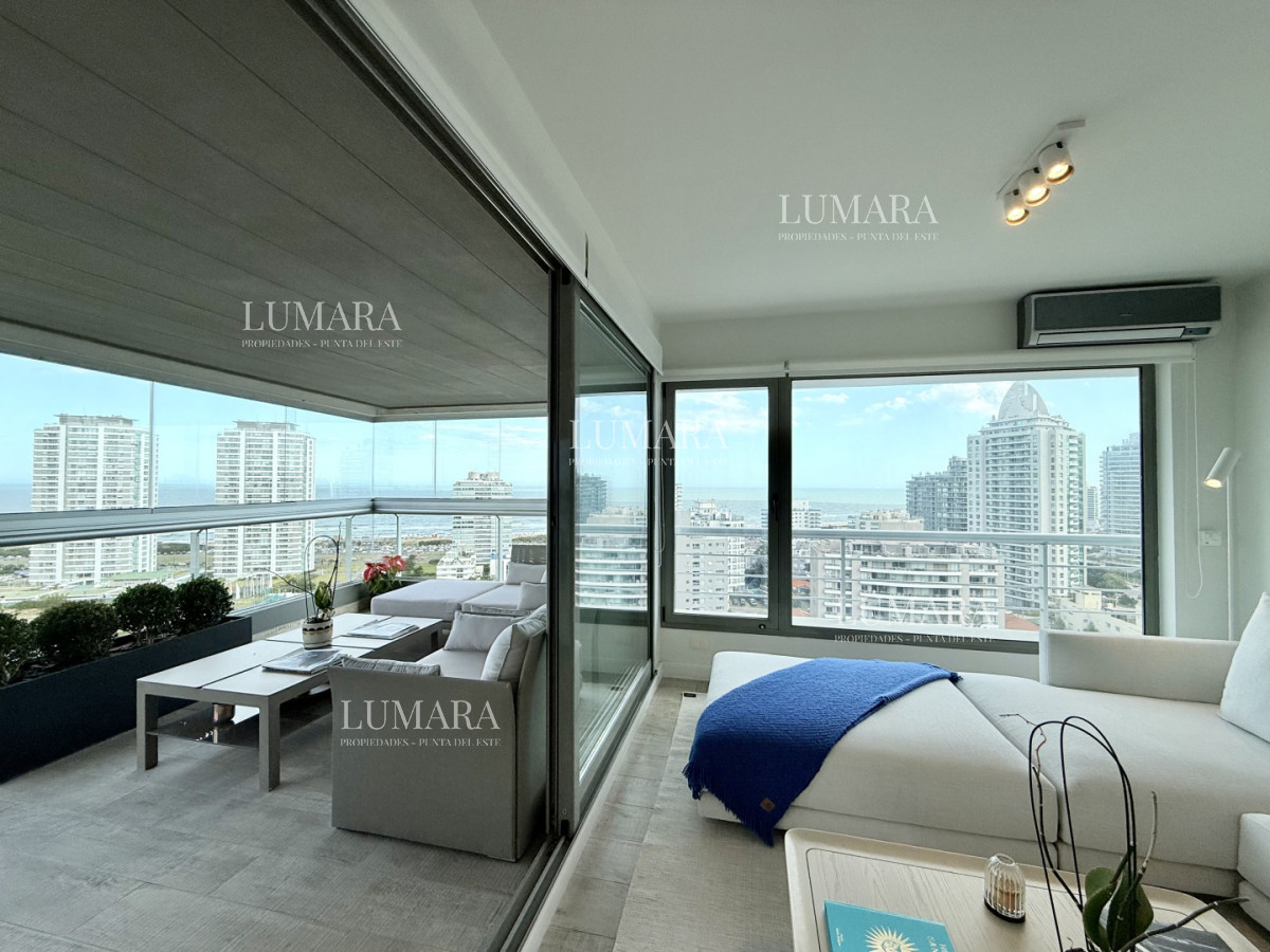 Apartamento ID.2949 - Apartamento Penthouse finamente decorado de 3 dormitorios con parrillero propio en venta, Roosevelt Brava, Punta del Este