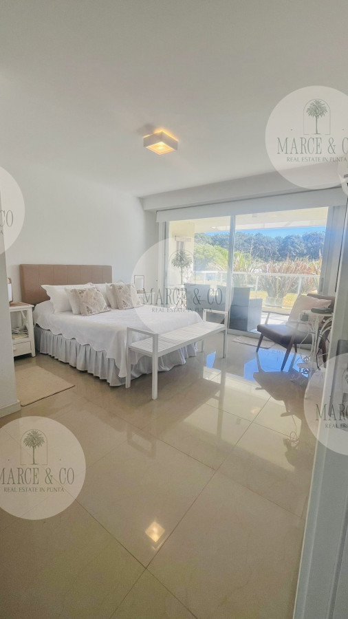 Apartamento ID.2528 - Apartamento de 3 Dormitorios en Primera Línea del Mar, Playa Brava Punta del Este