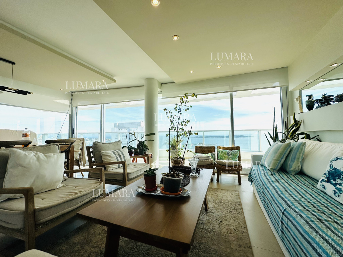 Apartamento ID.1619 - Venta de Excelente Penthouse de 2 Dormitorios y Parrillero con vistas a Playa Mansa, Punta del Este