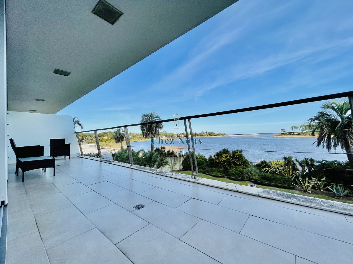 Apartamento ID.534 - Venta de Moderno Apartamento de 3 Dormitorios Frente al Mar en La Barra