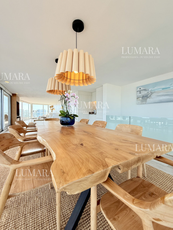 Apartamento ID.2949 - Apartamento Penthouse finamente decorado de 3 dormitorios con parrillero propio en venta, Roosevelt Brava, Punta del Este