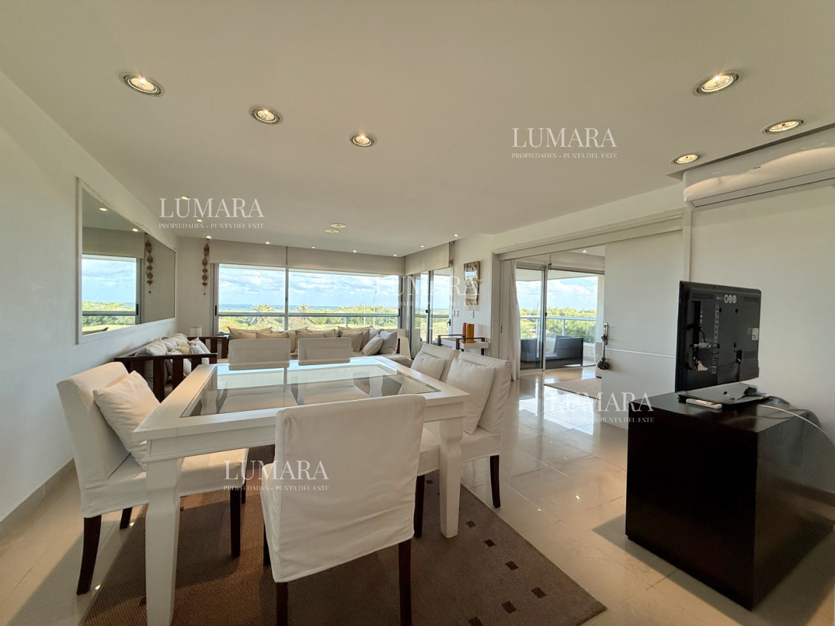 Apartamento ID.3189 - Venta de apartamento de 3 dormitorios sobre primera fila de Playa Brava, Punta del Este
