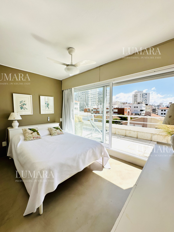 Apartamento ID.556 - Alquiler y venta de apartamento con vista al Mar en Península de 3 dormitorios más dependencia