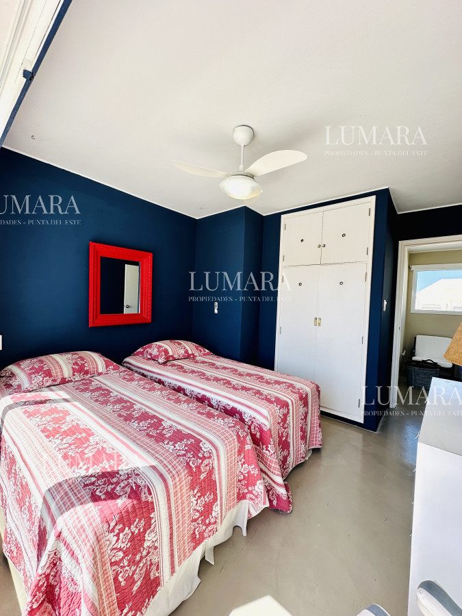 Apartamento ID.556 - Alquiler y venta de apartamento con vista al Mar en Península de 3 dormitorios más dependencia