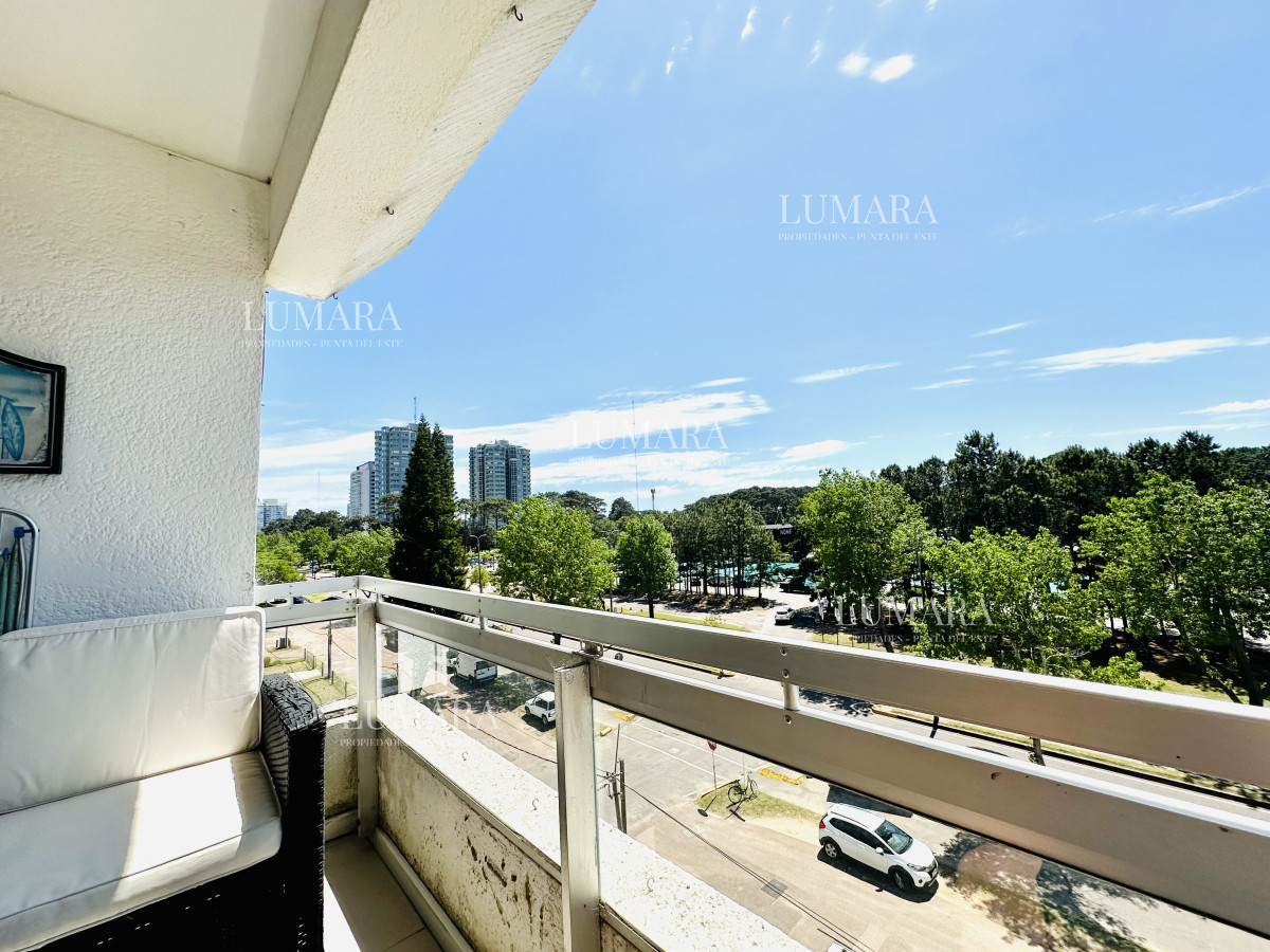 Apartamento ID.867 - Apartamento en alquiler de 2 dormitorios con 2 baños sobre Roosevelt, Punta del Este