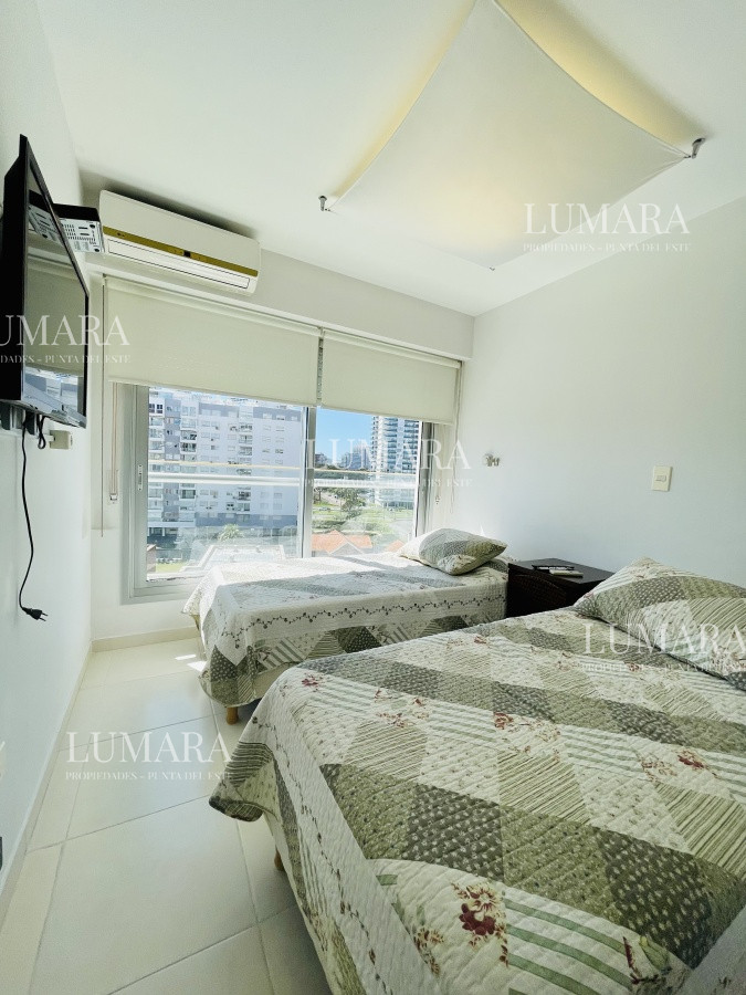 Apartamento ID.3342 - Apartamento de 2 Dormitorios a metros del mar y torre moderna, playa Mansa, Punta del Este