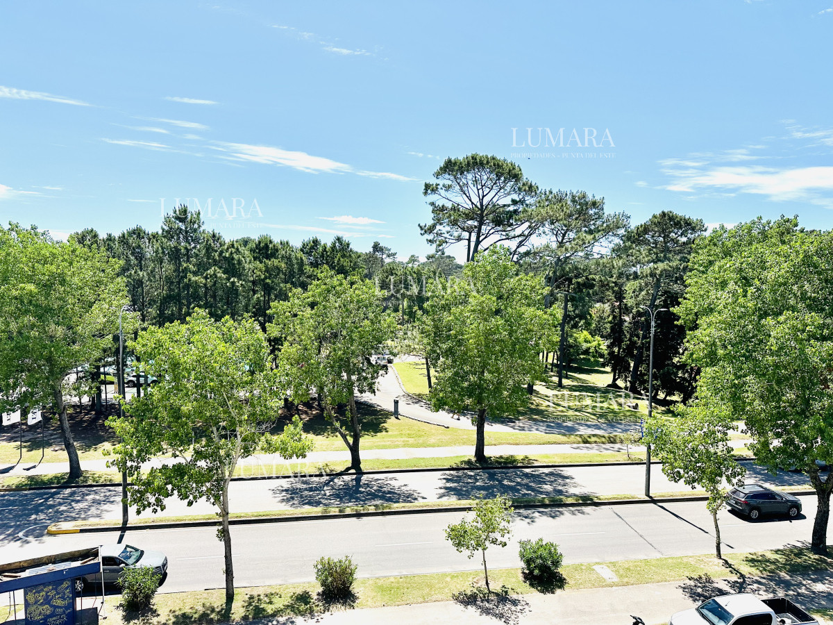 Apartamento ID.867 - Apartamento en alquiler de 2 dormitorios con 2 baños sobre Roosevelt, Punta del Este