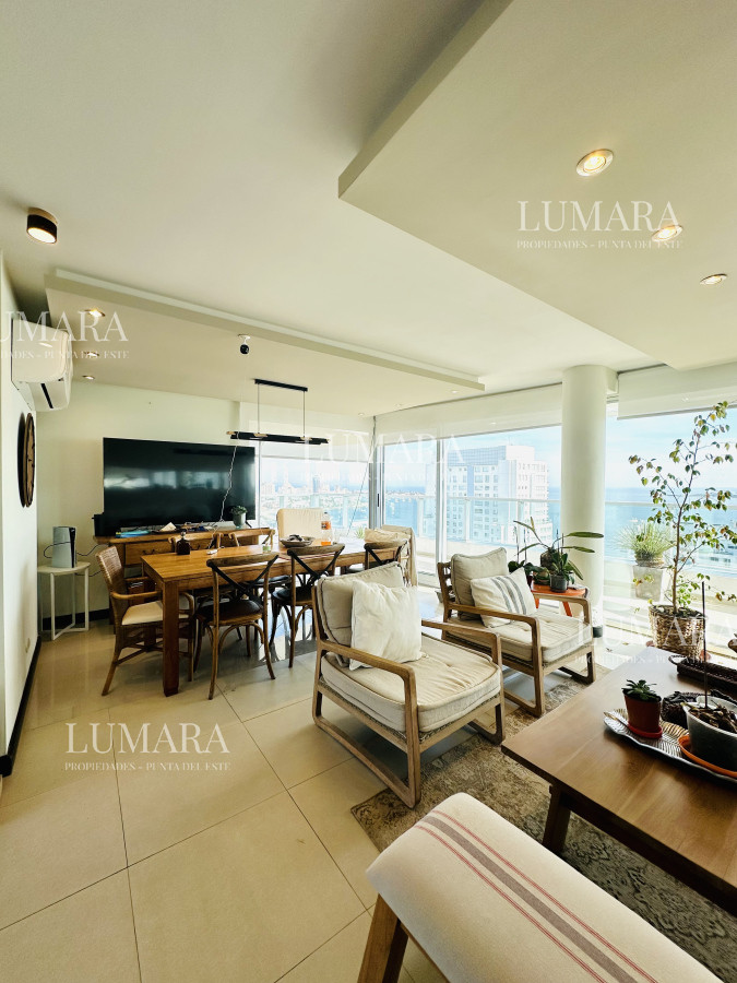 Apartamento ID.1619 - Venta de Excelente Penthouse de 2 Dormitorios y Parrillero con vistas a Playa Mansa, Punta del Este