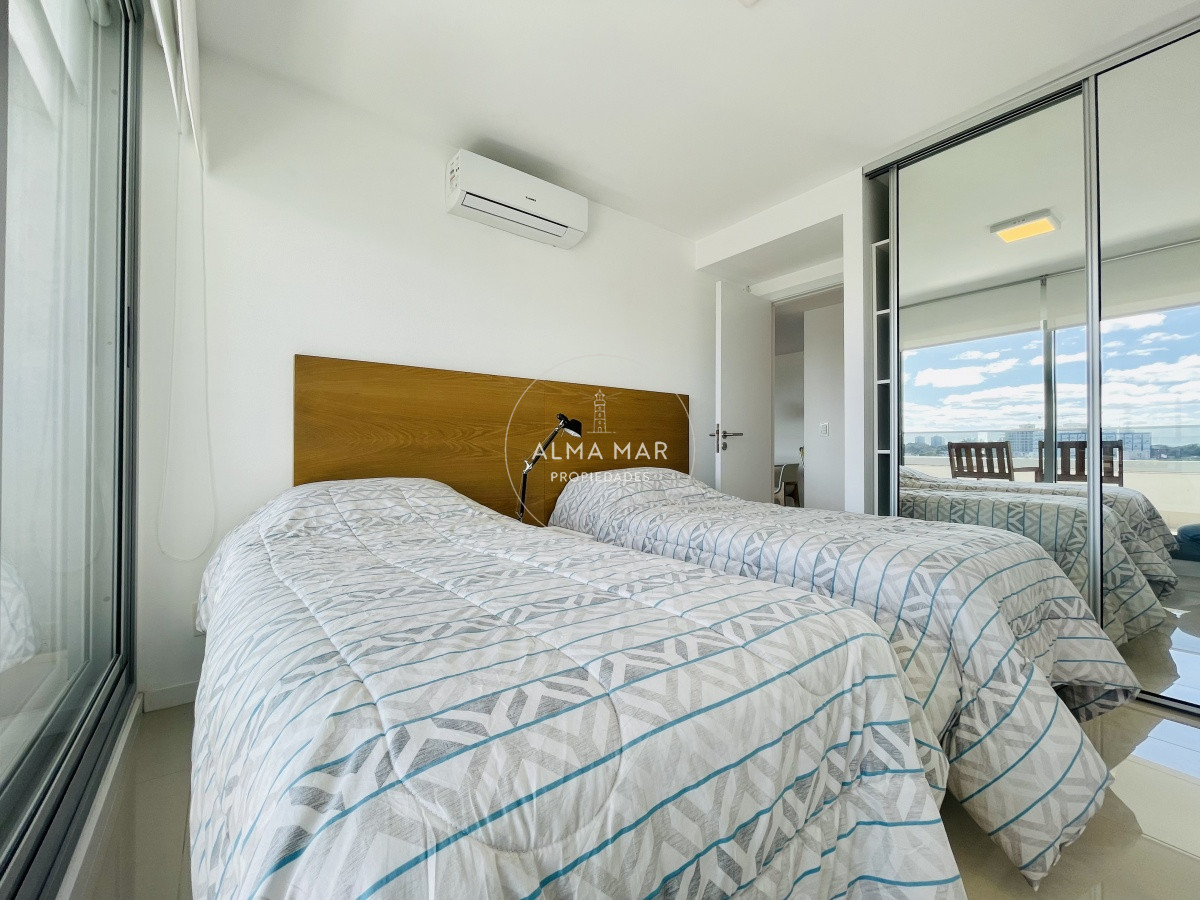 Apartamento ID.584 - Apartamento de 2 Dormitorios en Venta a metros de playa Brava, Punta del Este