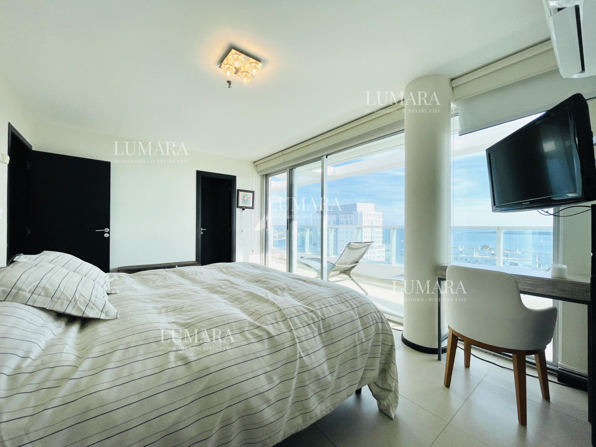 Apartamento ID.1619 - Venta de Excelente Penthouse de 2 Dormitorios y Parrillero con vistas a Playa Mansa, Punta del Este