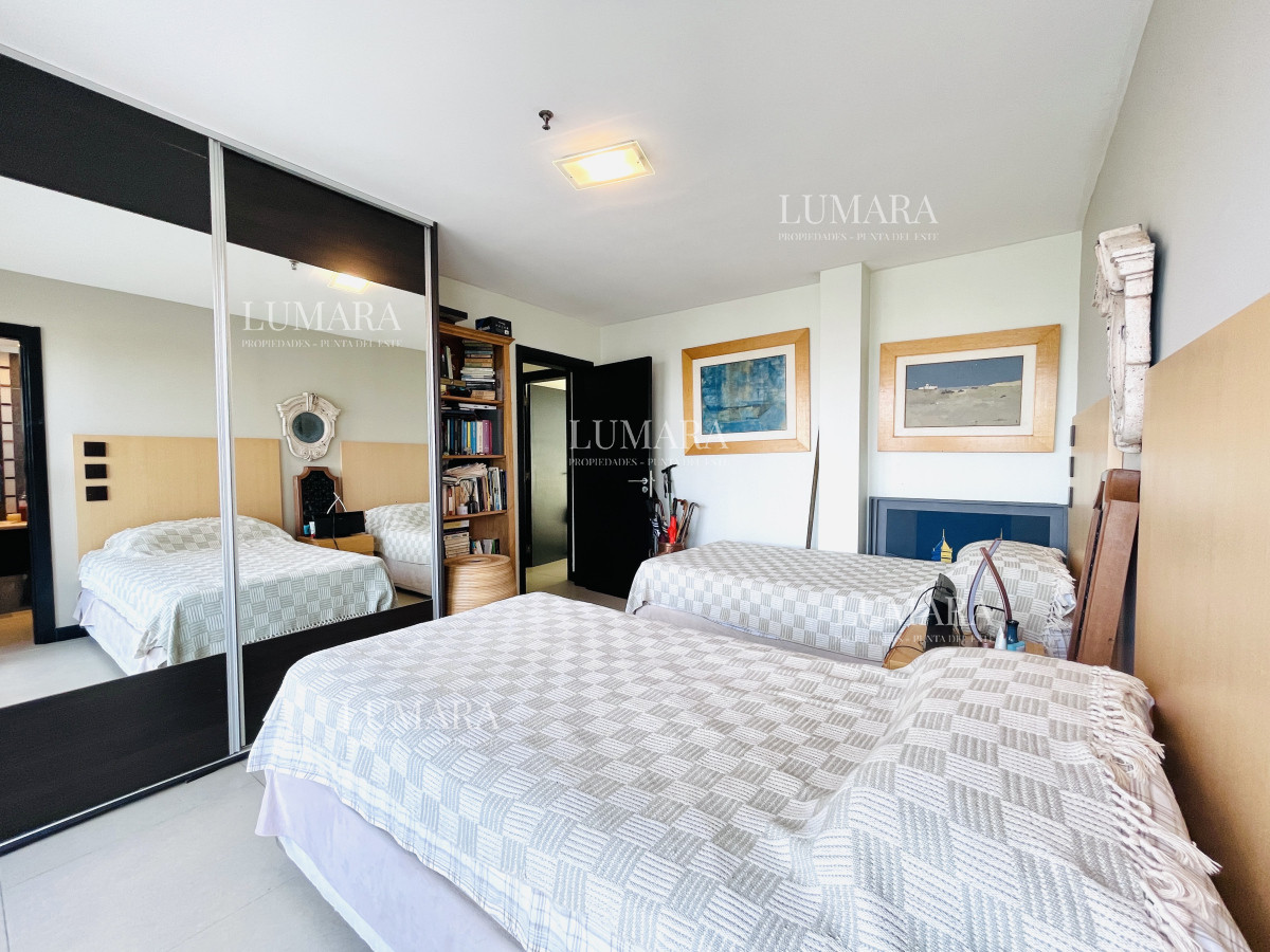 Apartamento ID.1619 - Venta de Excelente Penthouse de 2 Dormitorios y Parrillero con vistas a Playa Mansa, Punta del Este