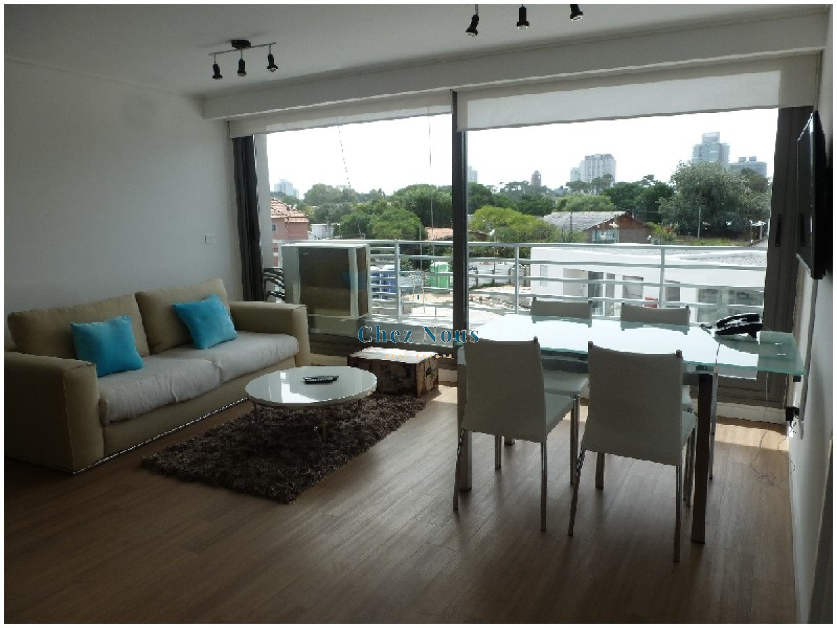 Apartamento ID.1221 - Alquiler temporal de apartamento de dos dormitorios con dos baños en Playa Mansa, Punta del Este