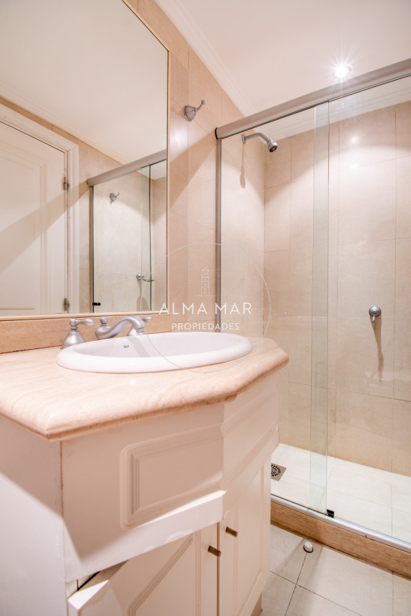Apartamento ID.1127 - Moderno Apartamento de 3 Dormitorios a Pocas Cuadras del Mar En Venta, Playa Brava