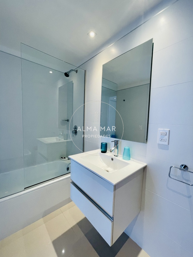 Apartamento ID.584 - Apartamento de 2 Dormitorios en Venta a metros de playa Brava, Punta del Este