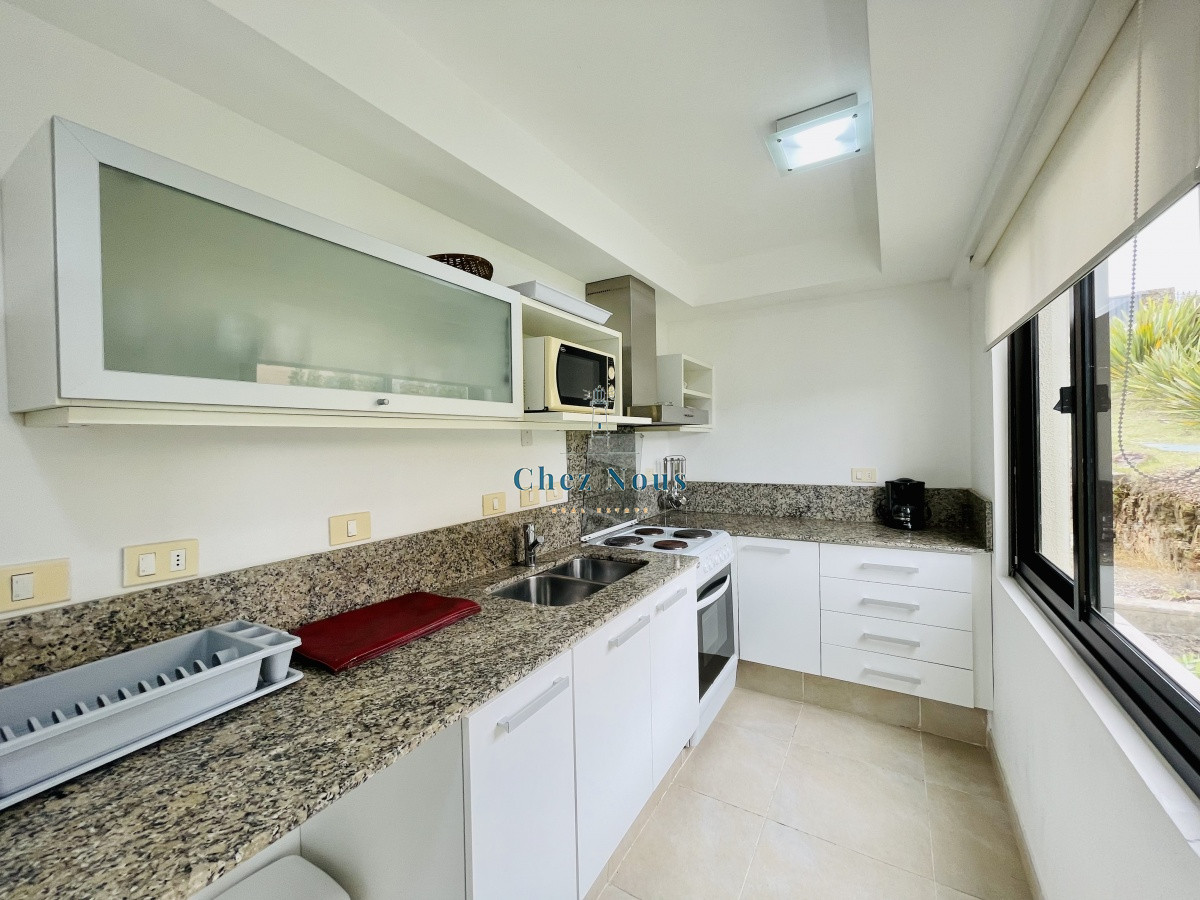 Apartamento ID.508 - Venta de apartamento de dos dormitorios con parrillero en complejo privado de Punta Ballena