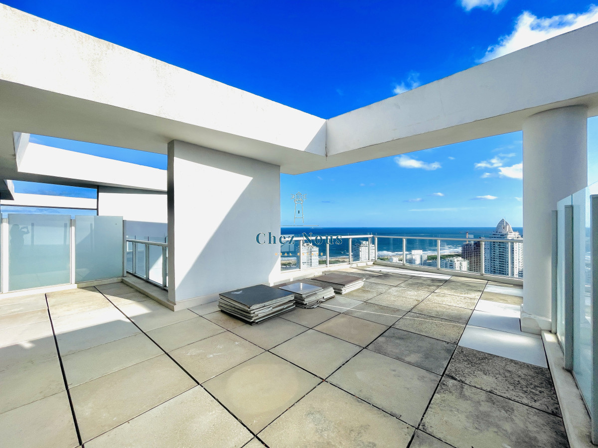 Apartamento ID.555 -  Exclusivo Penthouse de 3 Dormitorios con Vistas panorámicas a Playa Brava, en Venta
