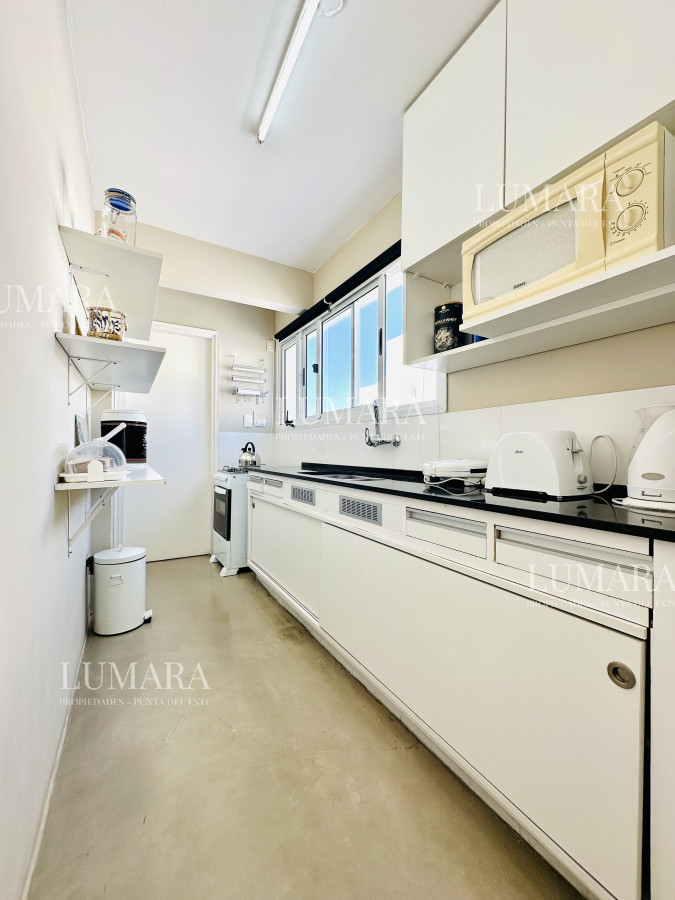Apartamento ID.556 - Alquiler y venta de apartamento con vista al Mar en Península de 3 dormitorios más dependencia