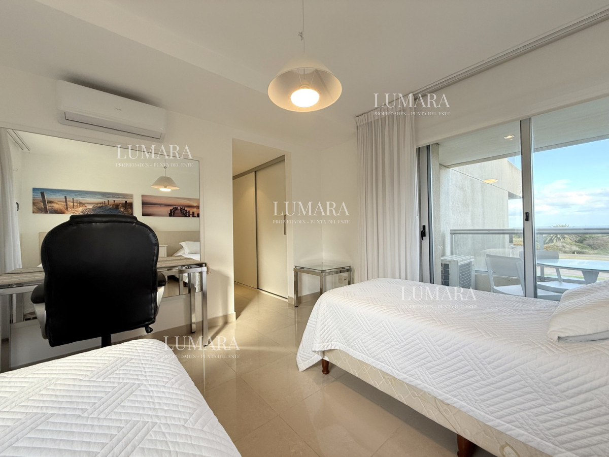 Apartamento ID.3189 - Venta de apartamento de 3 dormitorios sobre primera fila de Playa Brava, Punta del Este
