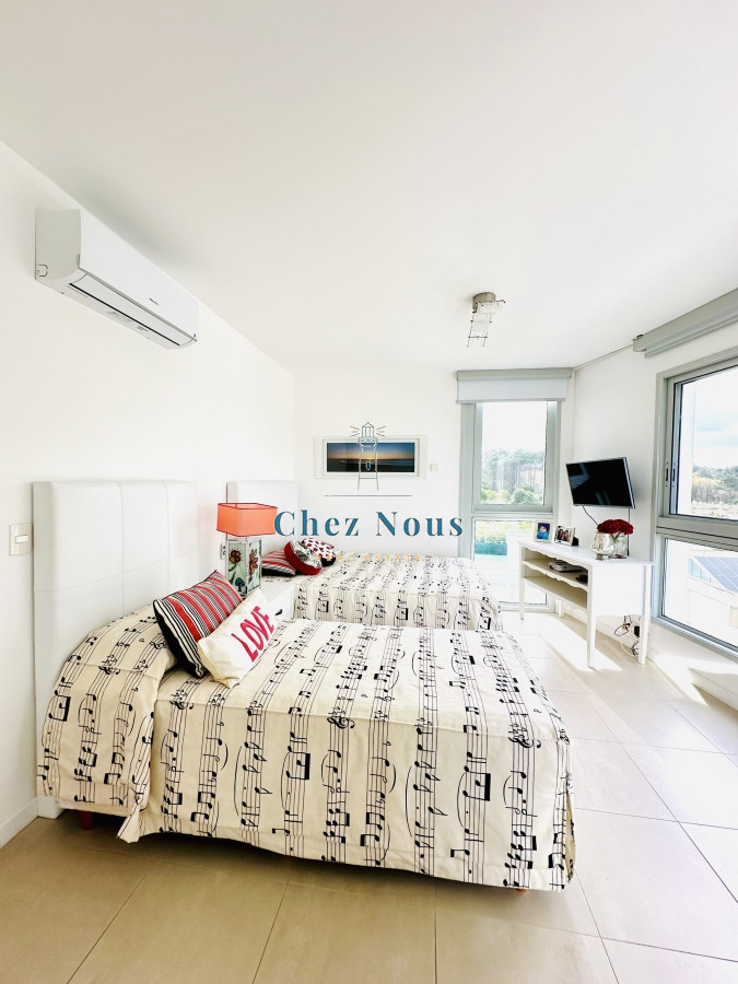 Apartamento ID.1000 - Oportunidad en Venta y Alquiler temporal de maravilloso departamento esquinero en Torre Le Parc, Playa Brava, Punta del Este