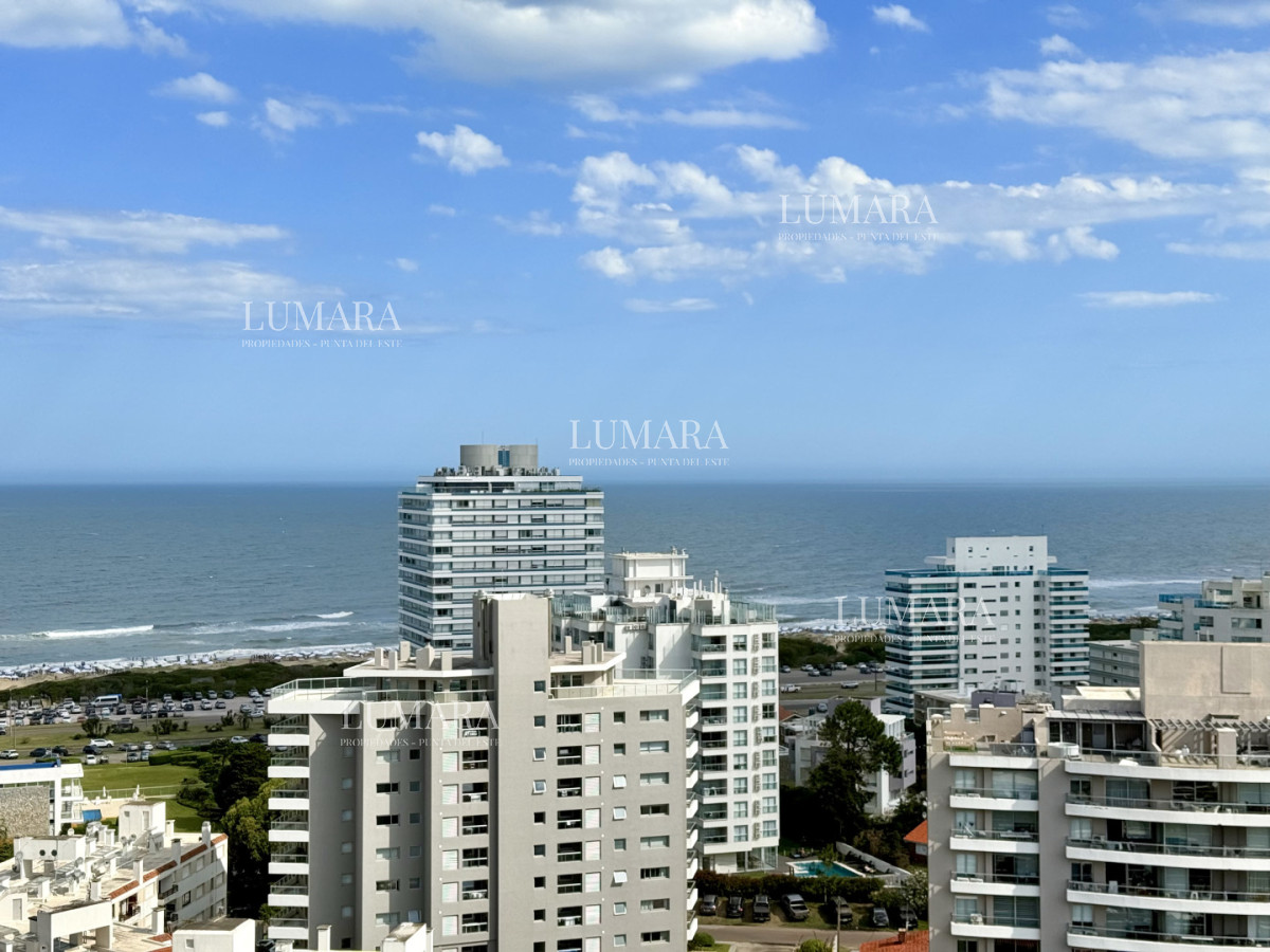 Apartamento ID.2949 - Apartamento Penthouse finamente decorado de 3 dormitorios con parrillero propio en venta, Roosevelt Brava, Punta del Este