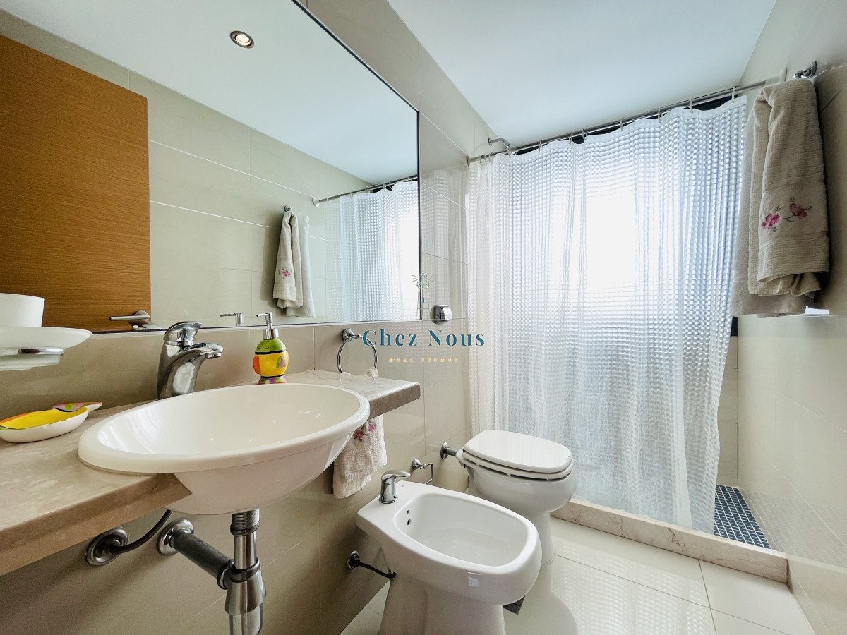 Apartamento ID.897 - Apartamento de 2 Dormitorios y Parrillero Frente a Playa Brava, Punta del Este