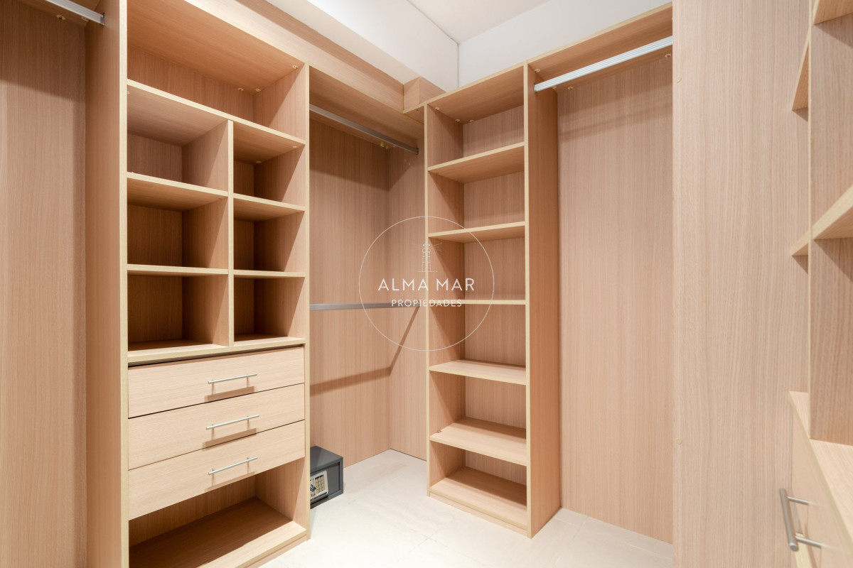 Apartamento ID.1099 - Venta y alquiler de departamento con tres dormitorios mas dependencia de servicio en torre Le Parc playa Brava, Punta del Este