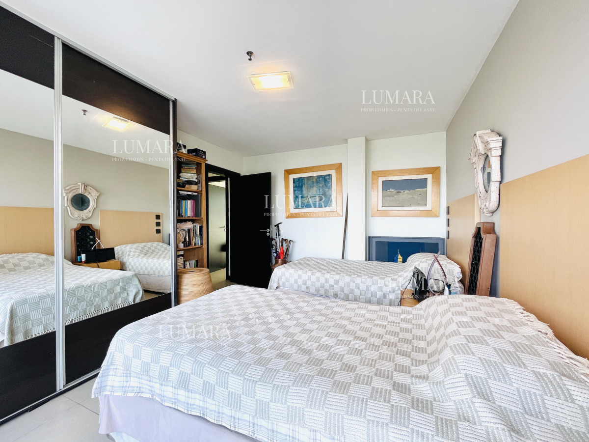 Apartamento ID.1619 - Venta de Excelente Penthouse de 2 Dormitorios y Parrillero con vistas a Playa Mansa, Punta del Este