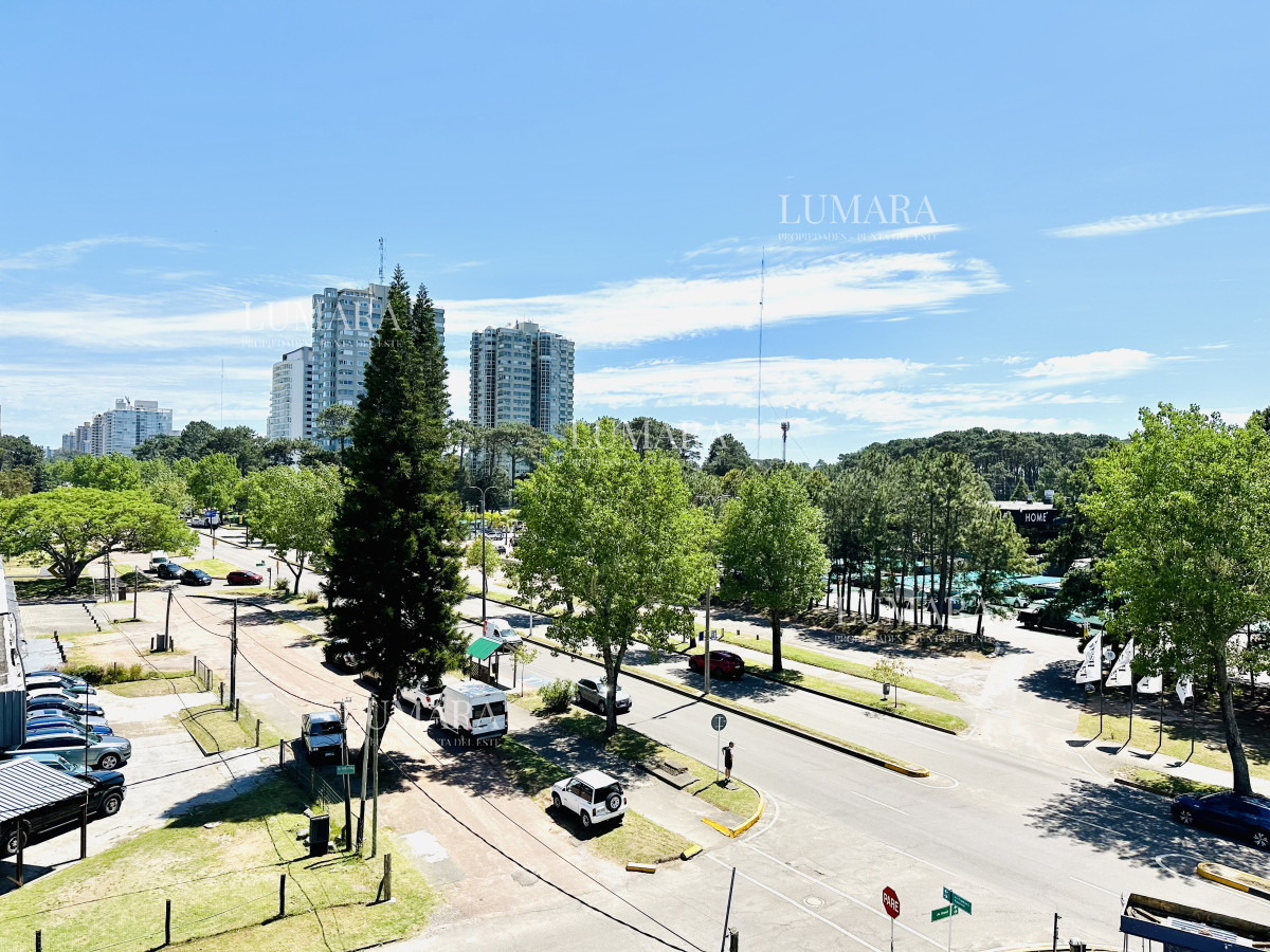 Apartamento ID.867 - Apartamento en alquiler de 2 dormitorios con 2 baños sobre Roosevelt, Punta del Este