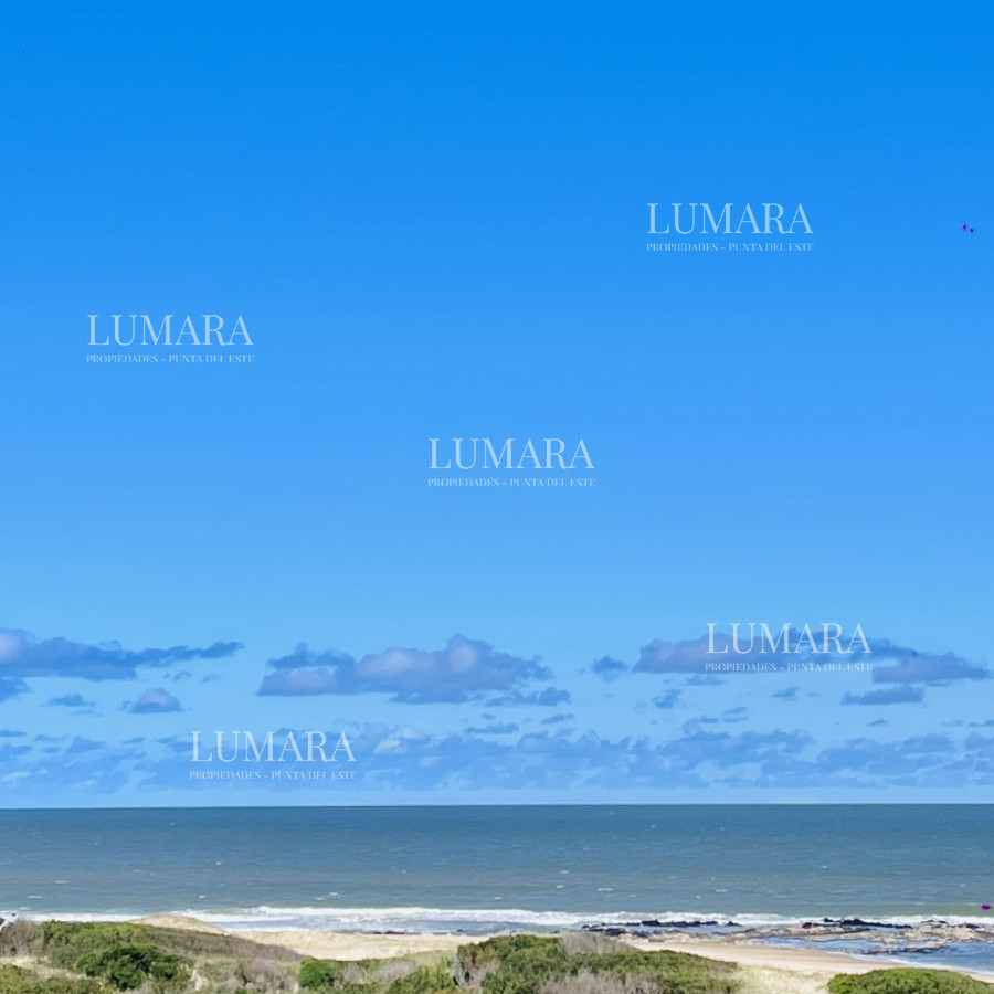 Apartamento ID.3143 - Apartamento de 3 Dormitorios en Primera Línea del Mar, Playa Brava Punta del Este