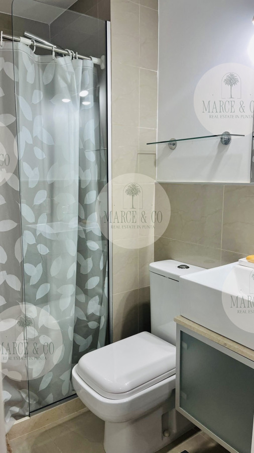 Apartamento ID.2528 - Apartamento de 3 Dormitorios en Primera Línea del Mar, Playa Brava Punta del Este