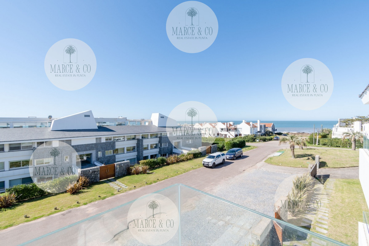 Apartamento ID.2235 - Venta y alquiler temporario de apartamento penthouse de tres dormitorios en playa Montoya