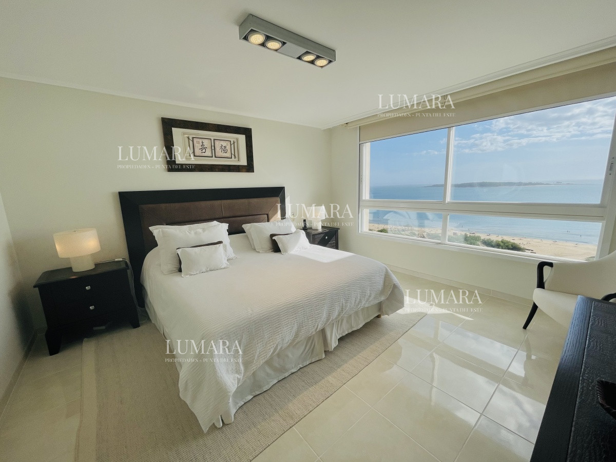 Apartamento ID.1385 - Venta de Excelente apartamento en alquiler temporario de tres dormitorios más dependencia de servicio, Playa Mansa, Punta del Este