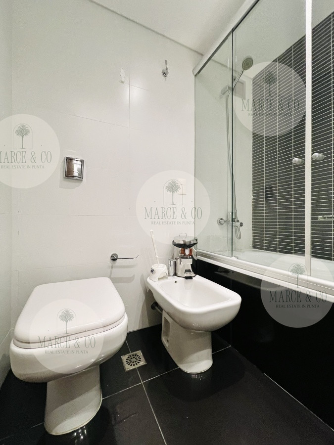 Apartamento ID.2430 - Apartamento de 2 Dormitorios y Parrillero con Vista al Mar en Playa Brava, Look Tower