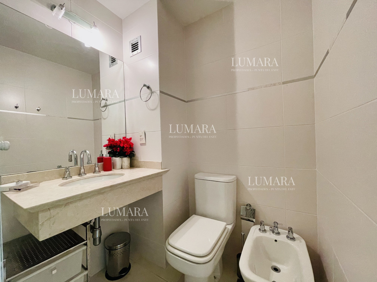 Apartamento ID.509 - Excelente Apartamento de 2 Dormitorios con Vista al Mar, Playa Mansa