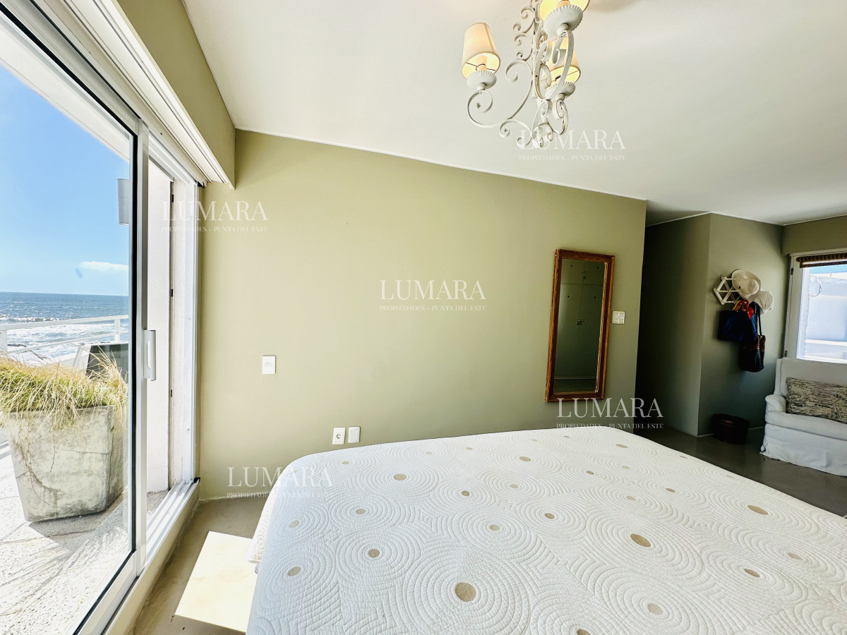 Apartamento ID.556 - Alquiler y venta de apartamento con vista al Mar en Península de 3 dormitorios más dependencia