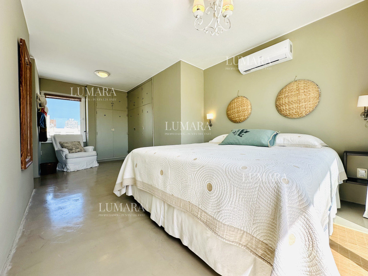 Apartamento ID.556 - Alquiler y venta de apartamento con vista al Mar en Península de 3 dormitorios más dependencia