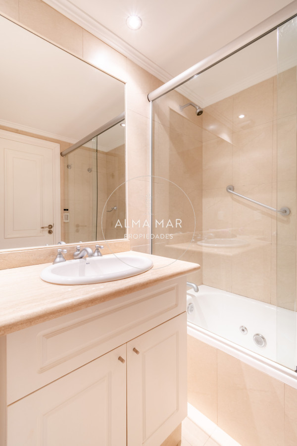 Apartamento ID.1127 - Moderno Apartamento de 3 Dormitorios a Pocas Cuadras del Mar En Venta, Playa Brava