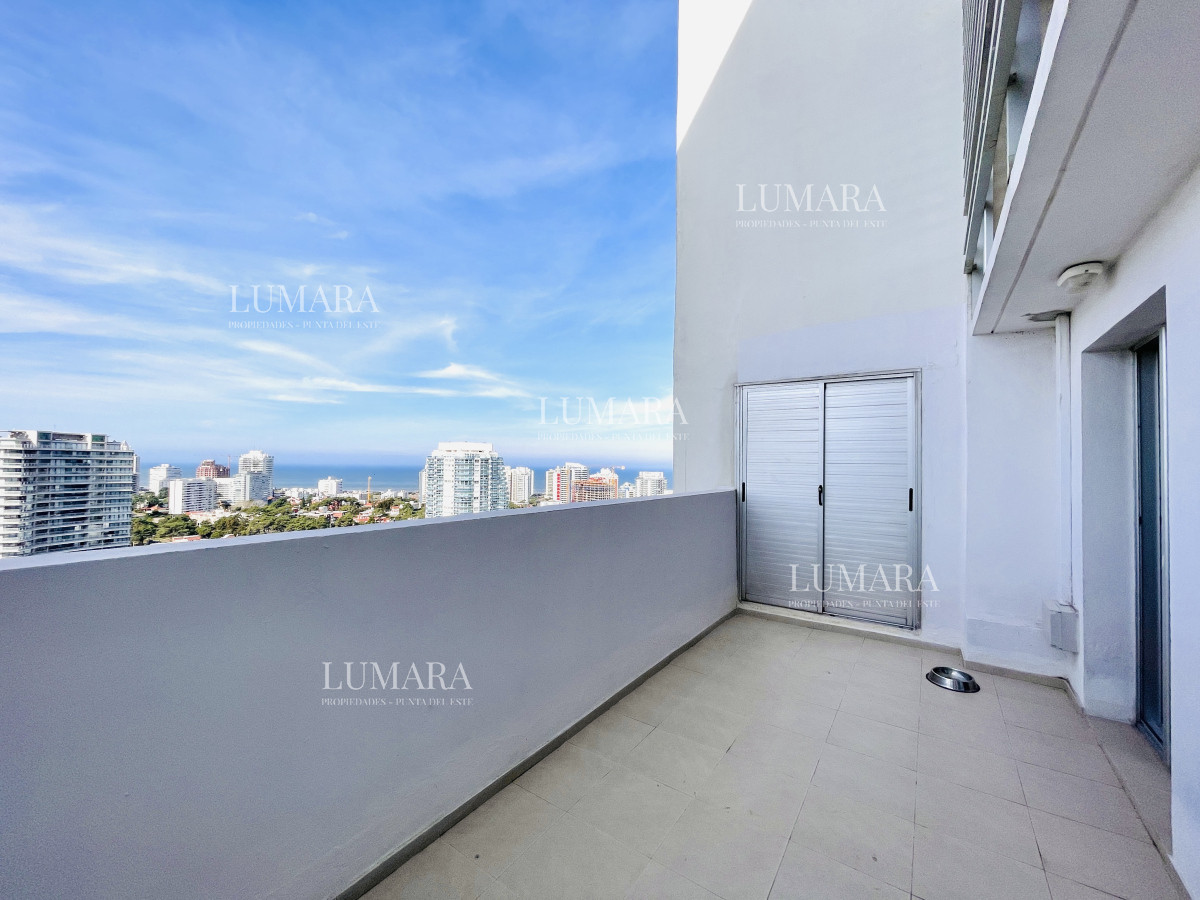 Apartamento ID.1619 - Venta de Excelente Penthouse de 2 Dormitorios y Parrillero con vistas a Playa Mansa, Punta del Este