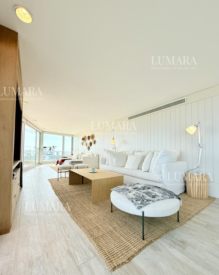 Apartamento ID.2949 - Apartamento Penthouse finamente decorado de 3 dormitorios con parrillero propio en venta, Roosevelt Brava, Punta del Este