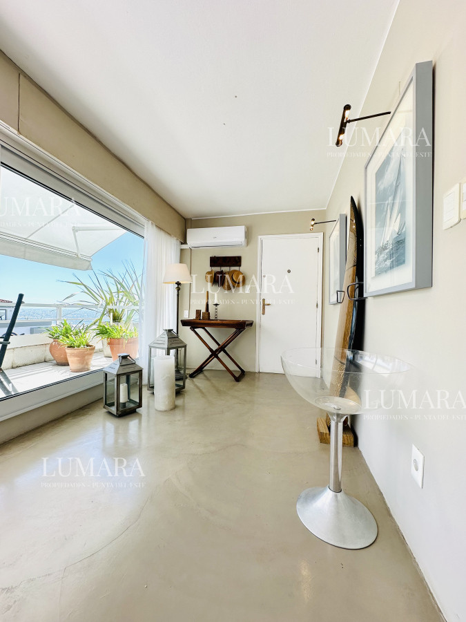 Apartamento ID.556 - Alquiler y venta de apartamento con vista al Mar en Península de 3 dormitorios más dependencia
