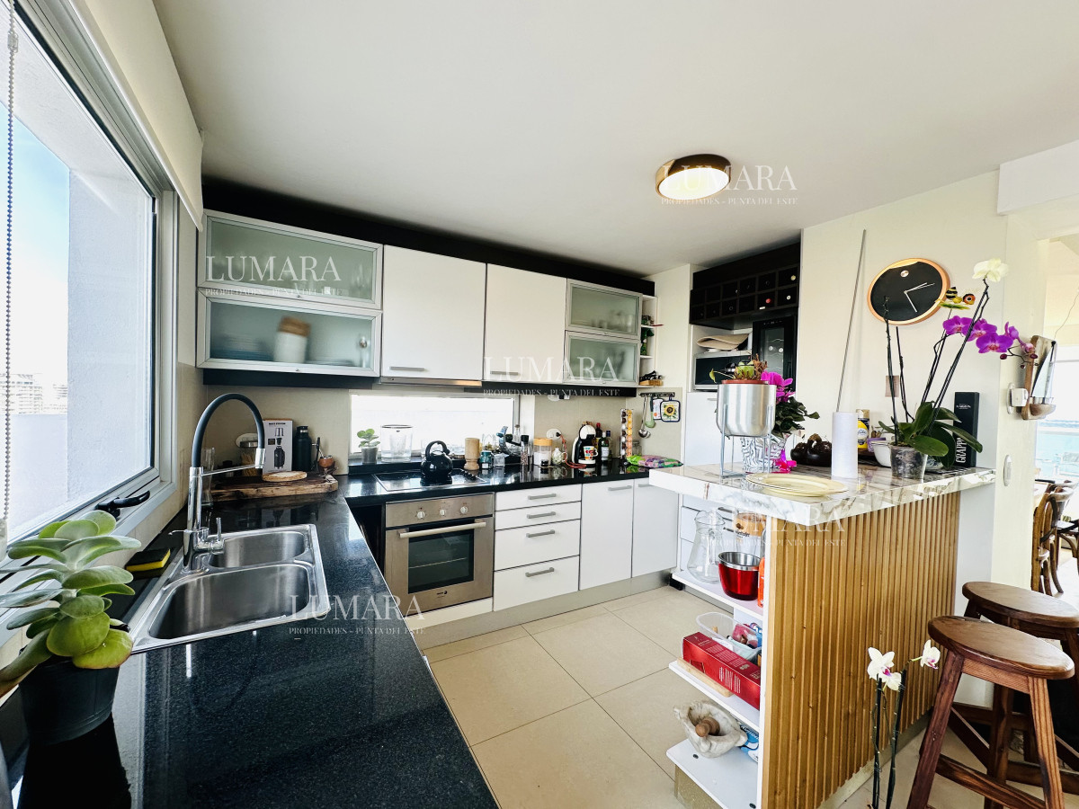 Apartamento ID.1619 - Venta de Excelente Penthouse de 2 Dormitorios y Parrillero con vistas a Playa Mansa, Punta del Este