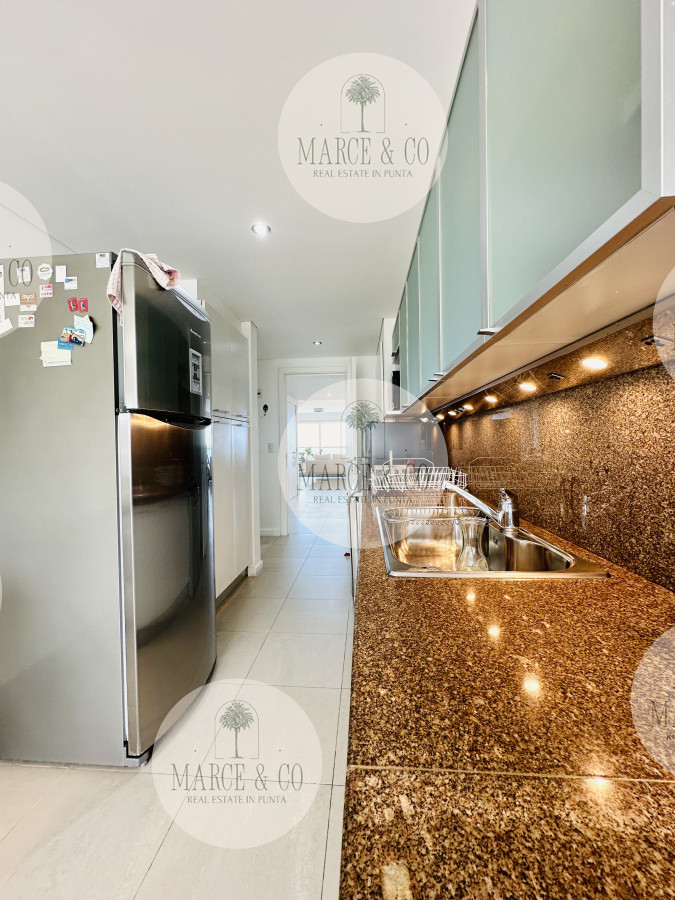 Apartamento ID.2198 - Oportunidad en Venta! Apartamento sobre playa Brava de 3 Dormitorios más Dependencia, Torre Le Parc