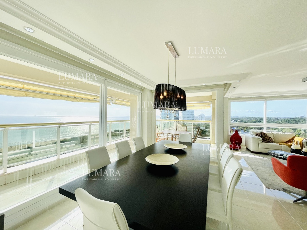 Apartamento ID.1385 - Venta de Excelente apartamento en alquiler temporario de tres dormitorios más dependencia de servicio, Playa Mansa, Punta del Este